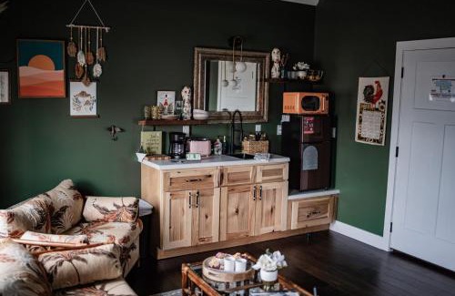 Perryville Hotel | The Atrium - A Boutique Hotel - Suite 18