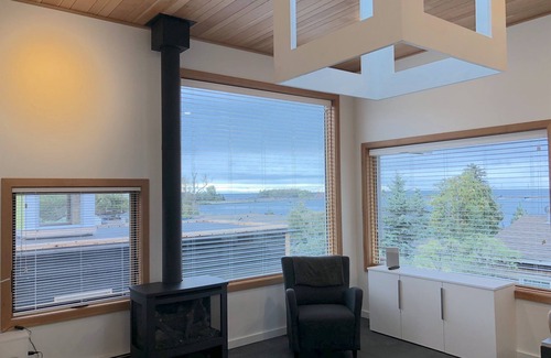 Grand Marais House | The Aurora- Award Winning- Sauna available