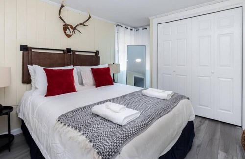 Old Mystic Apartment | The Avery Flat · Near Mystic, Casinos + USCGA