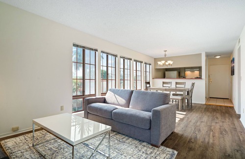 Palms Apartment | The Bagley #201