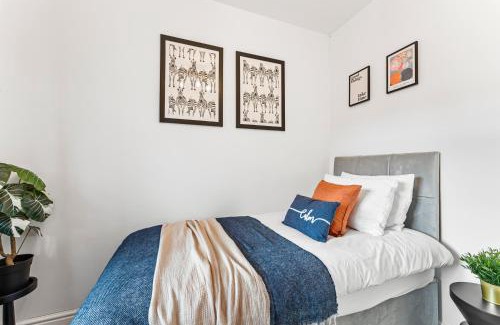 Ashford-in-the-Water House | The Bakewell Haven - Hot tub - Pets - Sleeps 9
