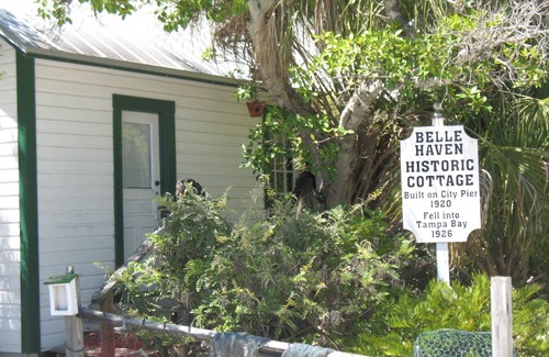 Anna Maria Cottage | The Ballyhoo on Bean Point, 200 feet to a beautiful bayside beach and views!