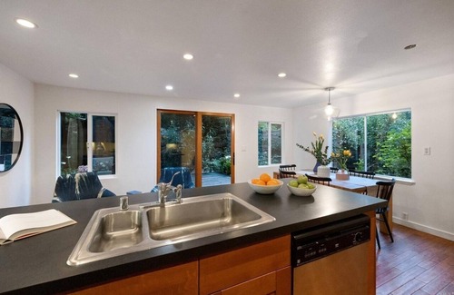 Villa Grande House | The Barn: Secret Garden in the redwoods, hot tub, walk to river
