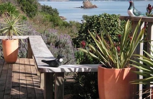 Omiha House | The Barn - so close to the water!