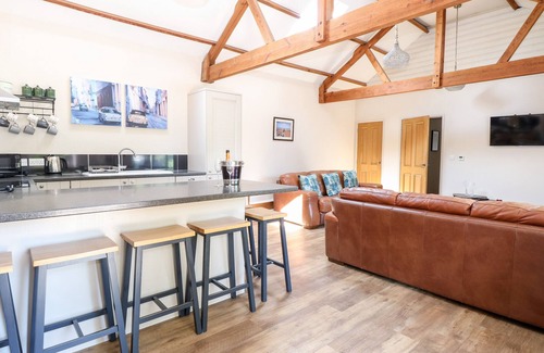 Felmingham House | THE BARNHOUSE, pet friendly, with a garden in North Walsham