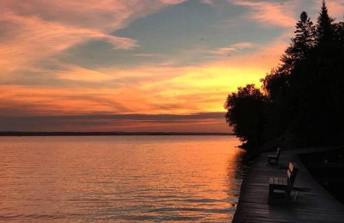 Ray House | The Bay View Lodge!