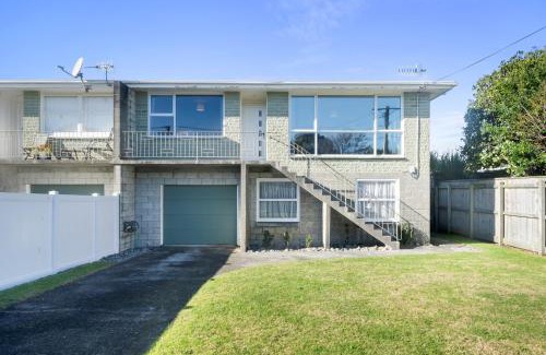 Paraparaumu Beach House | The Beach Base - Paraparaumu Holiday Home