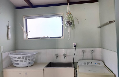 Pukehina House | The Beach Cottage - Spacious Family Holiday home with Sleepout