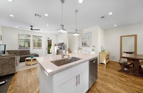 Imperial Beach Apartment | The Beach Hive/Newly remodeled