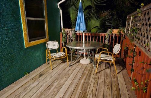 Beverly Beach Hotel | The Beach House at Si Como No Inn