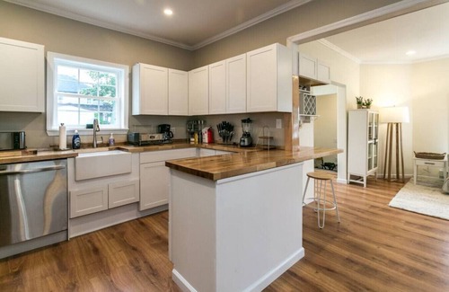 Sylvan Beach House | The Beach Pad · Spacious 4BR Getaway · Walk to Sylvan Beach