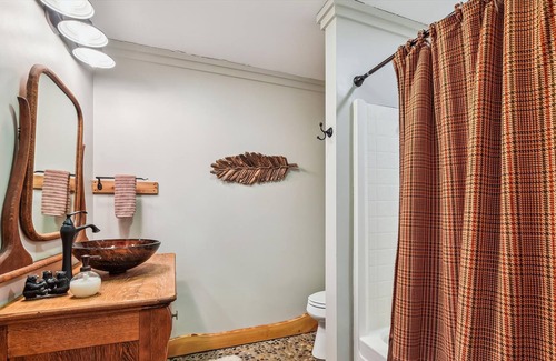 Blowing Rock Cottage | The Bear-Outdoor FP-Pets OK-Downtown