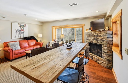 Blowing Rock Cottage | The Bear-Outdoor FP-Pets OK-Downtown