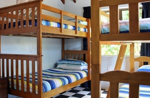 Raglan House | "The Best Ocean Views in Raglan” at "The Big Deck" Whale Bay - Pet-Friendly!