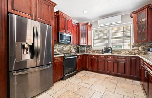 North Hyde Park House | The Big Gather : 4300ft Family Haven