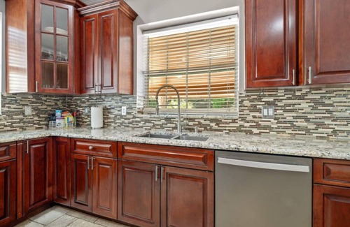 North Hyde Park House | The Big Gather : 4300ft Family Haven