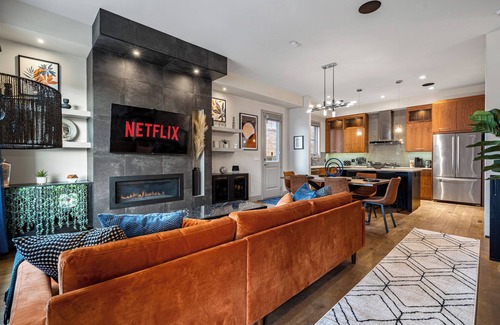 Kensington House | *The Big Spacious Getaway*| Sleeps 16+ Comfortably| 4 King Beds| Near Downtown|