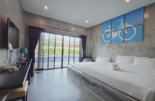 Hin Lek Fai Hotel | The Bike Loft Family Hostel