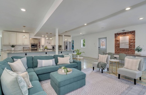 Wildwood House | The Bikini Bottom Shore House, Spacious 8 Bedrooms, 7 Baths, Sleeps up to 25