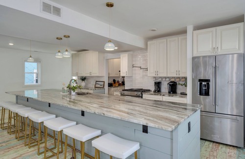 Wildwood House | The Bikini Bottom Shore House, Spacious 8 Bedrooms, 7 Baths, Sleeps up to 25