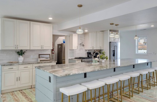 Wildwood House | The Bikini Bottom Shore House, Spacious 8 Bedrooms, 7 Baths, Sleeps up to 25