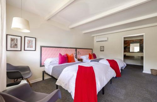 Canaan Valley Hotel | The Billy Motel Double Room with Retro Charm