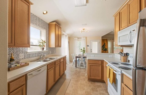 Keller House | *The Birdhouse* Walk Trail* POND *LongStays!