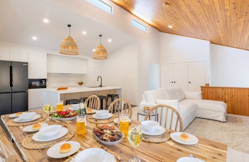 Anna Bay House | The Birubi Beach House 11 Campbell Ave Close to the beach pet friendly holiday home