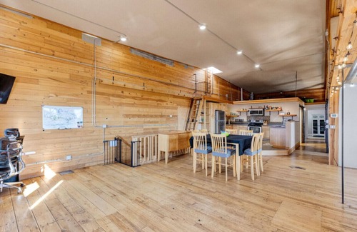 Hamilton Apartment | The Bitterroot Loft On 1st Street