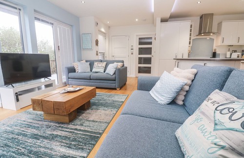 Portreath Cottage | THE BLACK BARNACLE, family friendly, with hot tub in Portreath