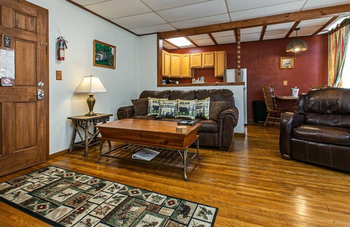 Potosi Apartment | The Black Bear Suite