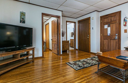 Potosi Apartment | The Black Bear Suite