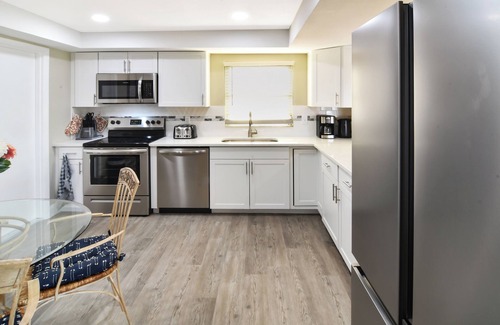 Oakland Hills House | The Blooming Sanctuary - 3br with pool and EV-Charger