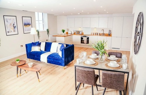 Shrewsbury Apartment | The Blue Academy Apartment - 2 Bed - Free Parking By Bevolve