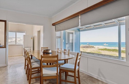 Ledge Point Apartment | The Blue Beach House, 3 * accommodation 5 * view