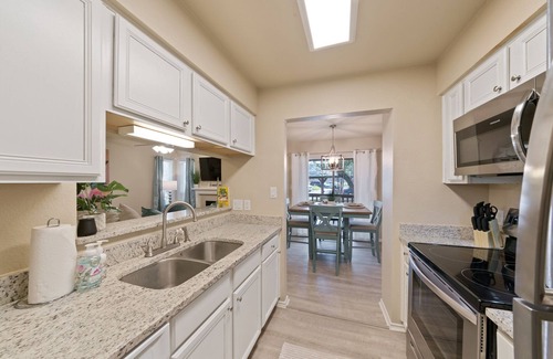 Wetmore Apartment | The Blue Belle welcomes you! Rim/La Cantera Area