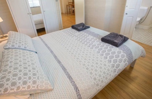 Shenton Park Apartment | The Blue Door Villa 2