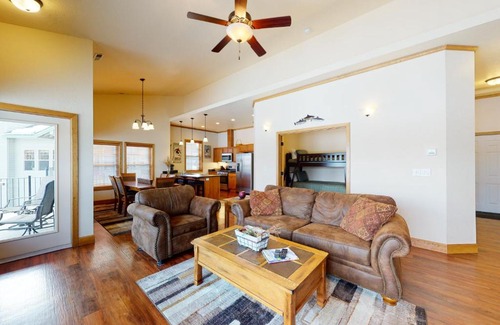 Dover Bay Apartment | The Blue Heron