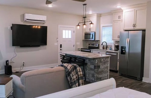 Bowling Green Apartment | The Blue Nest: Downtown, WKU, Hospital & Garage