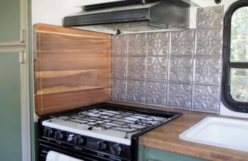 Chapel Hill House | The Bluebird, a serene 1-bedroom tiny home camper w/WiFi, AC in Chapel Hill