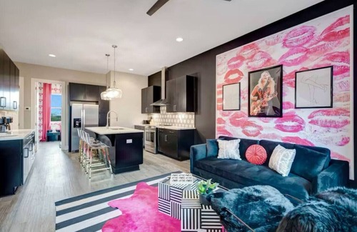 Katie Hill Neighborhood House | The Bluebird x Scarlett