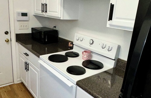 Irondale House | The Blush Boho Bungalow - 15 Miles from the Airport - 2br, 2 full bath with WiFi