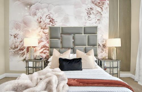 South Main Apartment | The Blush Haus* Pool View* NRG* TX Med Center