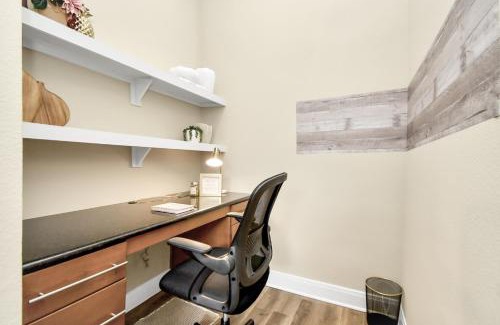 South Main Apartment | The Blush Haus* Pool View* NRG* TX Med Center