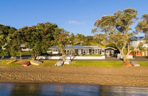 Russell House | The Boathouse Russell Waterfront Home