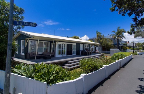 Russell House | The Boathouse Russell Waterfront Home