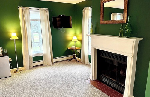 Warrensburg House | The Bond Inn Room #1