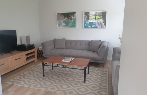 Bowentown House | The Boulevard Bach - 2 min walk to the beach