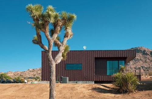 Joshua Tree House | The Box by Fieldtrip - Architectural Villa w Pool Spa