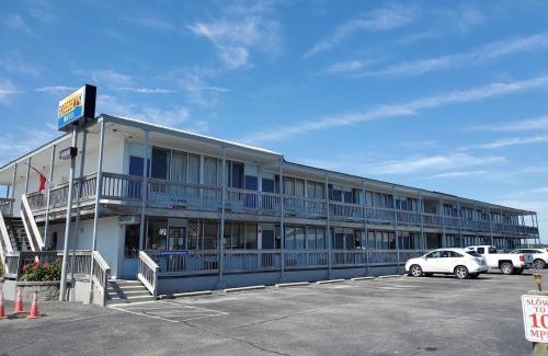 Topsail Beach Hotel | The Breezeway Motel & Resturant